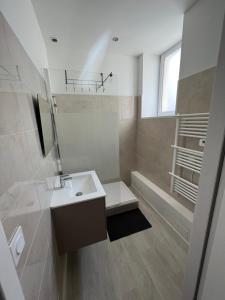 Kúpeľňa v ubytovaní Lourdes : Superbe T2 42m2