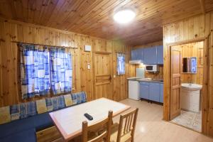 Kuchyň nebo kuchyňský kout v ubytování Camping Gironella