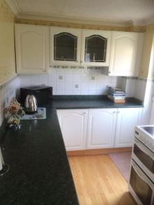 A kitchen or kitchenette at Mellanby Crescent 