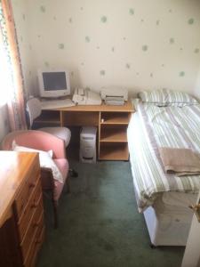 A bed or beds in a room at Mellanby Crescent 