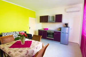 Kuchyňa alebo kuchynka v ubytovaní Apartment Kirby
