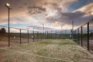 Tenis a/nebo squash v ubytování Camping Gironella nebo okolí