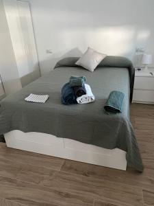 CASTRO Suites Osuna客房内的一张或多张床位