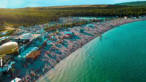 an aerial view of a beach with a crowd of people at Apartment Tena in Novalja