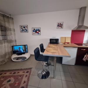 Fotografia z galérie ubytovania Beau studio tout confort au calme avec parking . v destinácii Villeurbanne
