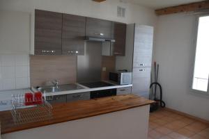 Dapur atau dapur kecil di T3 Lézignan Wilson