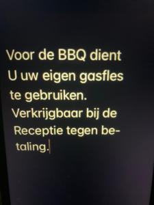 Un cartello che dice che bbc differente uw undici gerbilli è geologicamente di Luxe chalet Beekbergen nl a Beekbergen