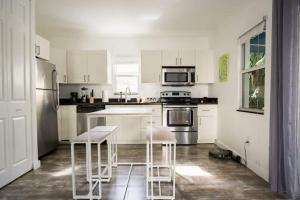 Köök või kööginurk majutusasutuses Upper East Side Oasis
