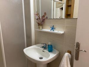 Koupelna v ubytování Centrico apartamento con piscina
