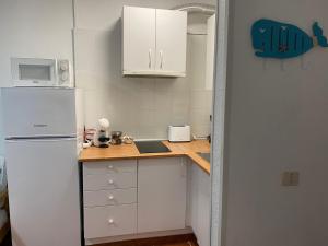 Kuchyň nebo kuchyňský kout v ubytování Centrico apartamento con piscina