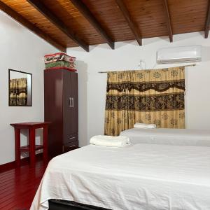 a bedroom with two beds and a window at Adhara Apart in Puerto Iguazú