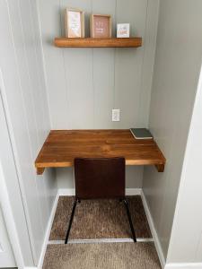 a small desk in a room with a chair at Charming Cottage with Fenced Backyard Pet Friendly in Rehoboth Beach