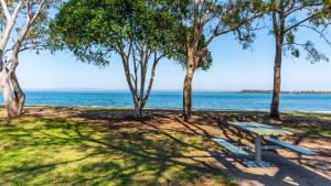 邦加里VIEWS VIEWS VIEWS! Front Top Floor Waterfront Unit - Chnook Apartments South Esp, Bongaree的相册照片