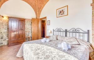Posteľ alebo postele v izbe v ubytovaní Gorgeous Home In Montaione With Wifi