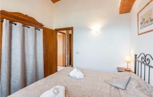 Posteľ alebo postele v izbe v ubytovaní Gorgeous Home In Montaione With Wifi