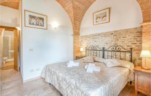 Posteľ alebo postele v izbe v ubytovaní Gorgeous Home In Montaione With Wifi