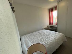 Posteľ alebo postele v izbe v ubytovaní Idéal familles : T2 climatisé avec terrasse, piscine, près de la mer à Argelès-sur-Mer - FR-1-225-732 + 12 fotografií