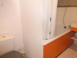 Kúpeľňa v ubytovaní Appartement avec balcon, accès direct à la plage, garage privatif - FR-1-224-788 + 16 fotografií