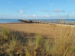 Zdjęcie z galerii obiektu Appartement 1 chambre face à la mer avec balcon, WIFI et parking privé à Saint Jean de Monts - FR-1-323-255 w mieście Saint-Jean-de-Monts