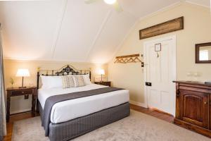 Voodi või voodid majutusasutuse Arcadia Lodge Russell toas