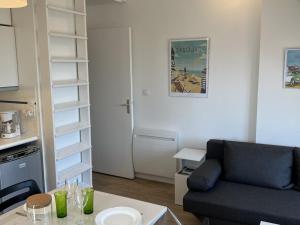 Posedenie v ubytovaní Appartement 2 pièces en bord de mer avec accès direct à la plage de Cabourg, proche Thalassothérapie - FR-1-487-336