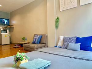 a living room with a bed and a couch at R9 Bangkok in Bangkok