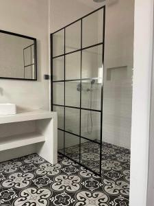A bathroom at Voras Villa Panagia Beach