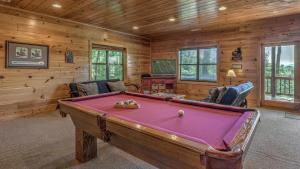 Τραπέζι μπιλιάρδου στο High Country Hideaway