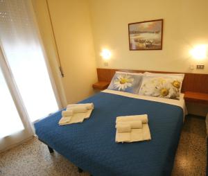 Posteľ alebo postele v izbe v ubytovaní Hotel Amalfi