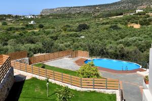 Bazén v ubytování Petrino in Sisi with private pool and garden nebo v jeho okolí