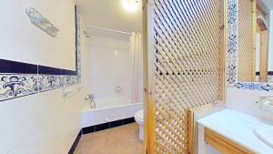 Kúpeľňa v ubytovaní Apartamento en Atlanterra Playa 33A