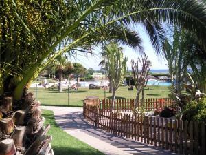 Vonkajšia záhrada v ubytovaní Apartamento en Atlanterra Playa 33A