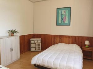 A bed or beds in a room at Camping des 2 Rives- Chambres