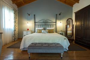 Кровать или кровати в номере Ermioni's Cottage by Konnect, Agios Markos