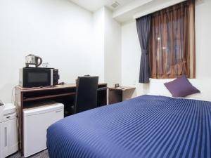 Posteľ alebo postele v izbe v ubytovaní HOTEL LiVEMAX Nagoya Sakae East