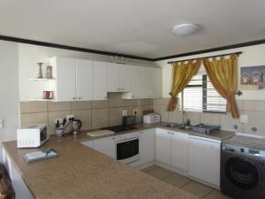 A kitchen or kitchenette at Santini Lace Self Catering Unit
