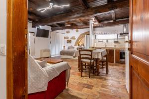 a kitchen and living room with a table and chairs at Apartment Orvieto in Orvieto