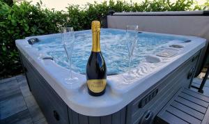 Fotografie z fotogalerie ubytování BARTOL LUXURY APARTMENTS KRK Croatia, with own HOT TUB - WHIRLPOOL v destinaci Krk