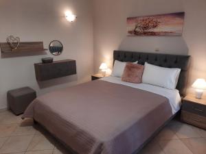 A bed or beds in a room at Pavlos Apartment