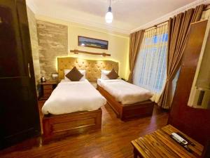 Postel nebo postele na pokoji v ubytování Hotel The Kantipur