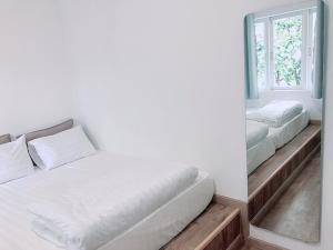 Postel nebo postele na pokoji v ubytování Whammy House Dalat