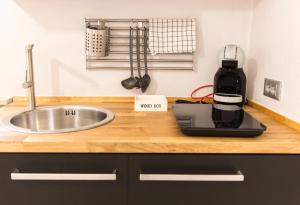 a coffee machine sitting on a counter next to a sink at Bed&Biker in Cingia deʼ Botti