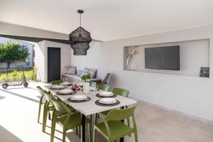 Μια τηλεόραση ή/και κέντρο ψυχαγωγίας στο Villa Amari