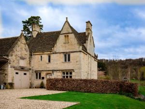 Gallery image of Lake Cottage in Woodchester