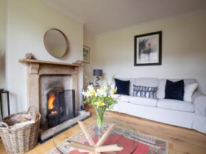 Gallery image of Lake Cottage in Woodchester