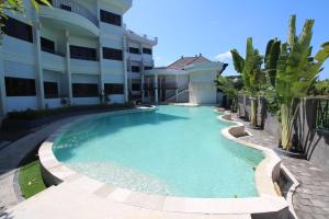 Bazén v ubytování Bali Karma Sajtra Hotel nebo v jeho okolí