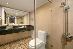 Vannituba majutusasutuses La Nueva Boutique Hotel Hanoi & Spa