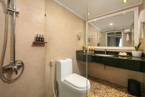 Vannituba majutusasutuses La Nueva Boutique Hotel Hanoi & Spa