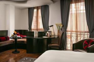 Voodi või voodid majutusasutuse La Nueva Boutique Hotel Hanoi & Spa toas