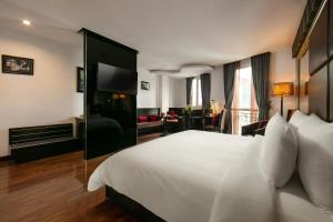 Voodi või voodid majutusasutuse La Nueva Boutique Hotel Hanoi & Spa toas